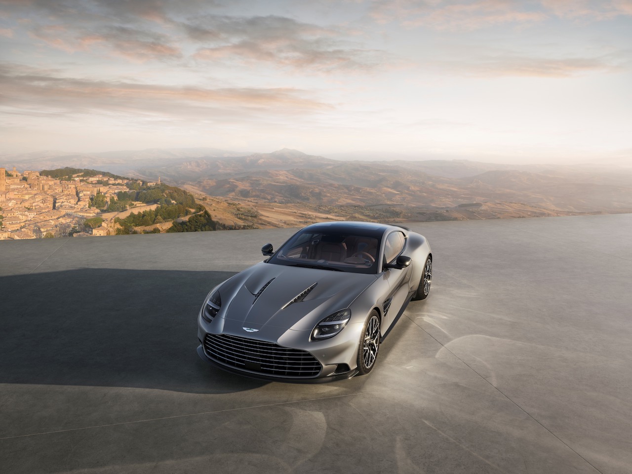 Aston-Martin-Vanquish-25_01